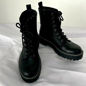 Women’s black boots